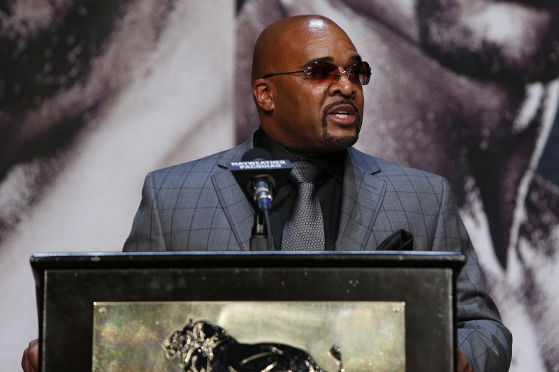 De La Hoya get dressing down