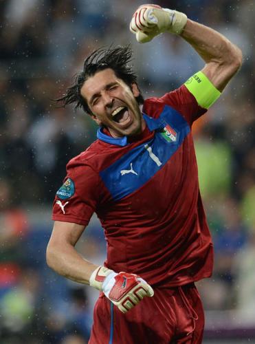 Italy advances
