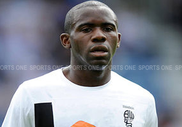 Soccer World prays for Muamba