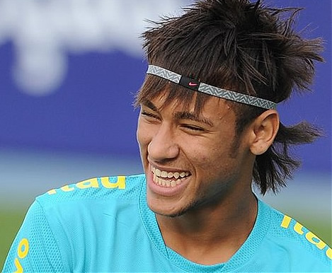 Neymar takes Ronaldinho’s thorn